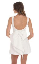 Attachable Pearl Fishtail Dress in White